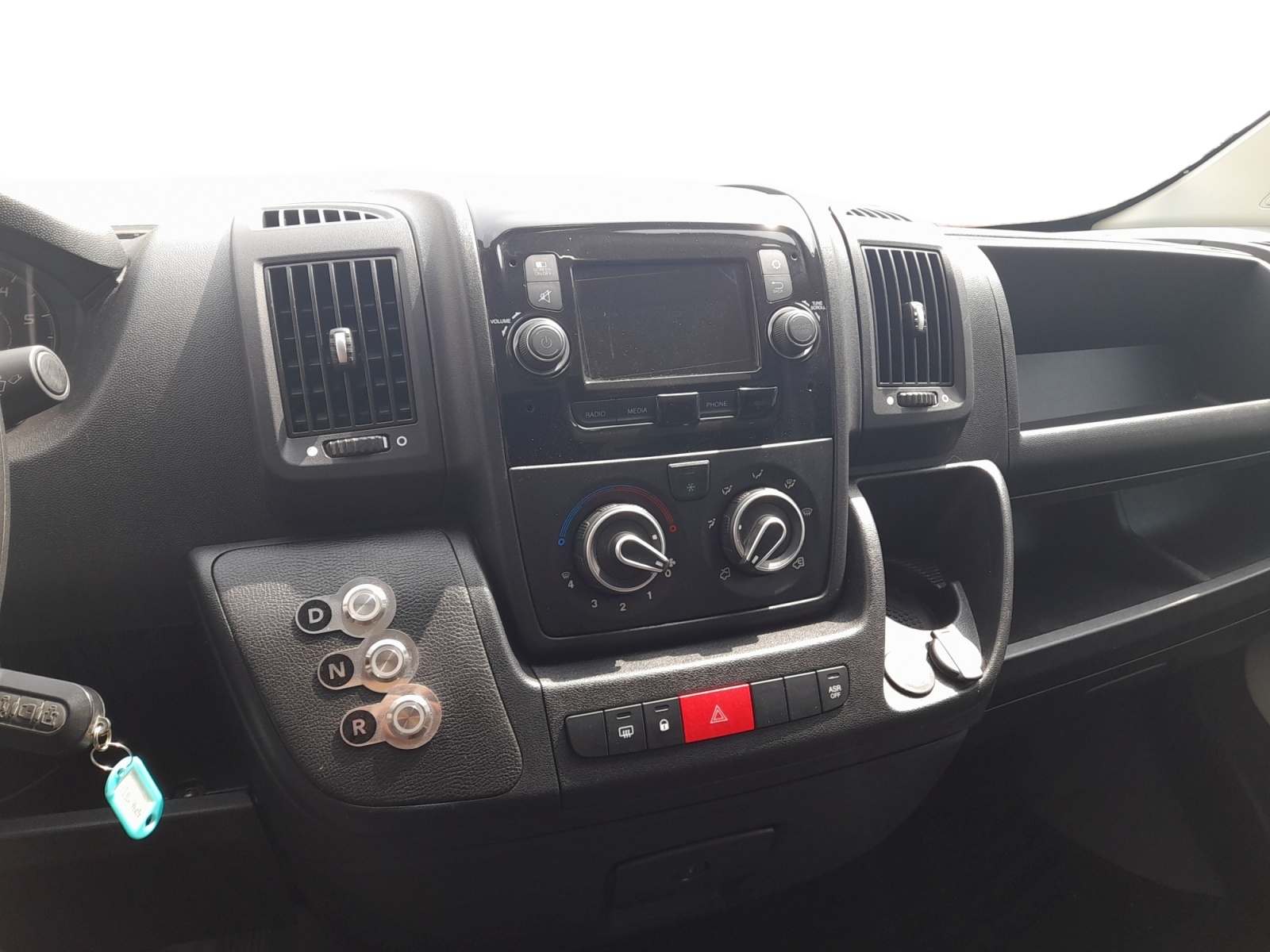 Citroen EJumper 70kwh Autonomía real: +200kms Carga rápida DC 100 kwh - Imagen 11